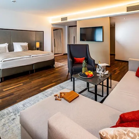 Park Plaza Hotel 4*