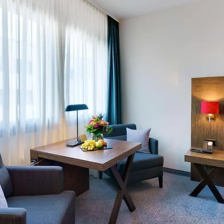 Отель Park Plaza 4*