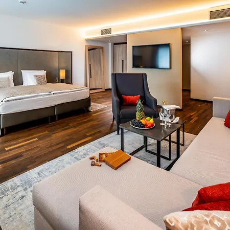 Park Plaza Hotel 4*