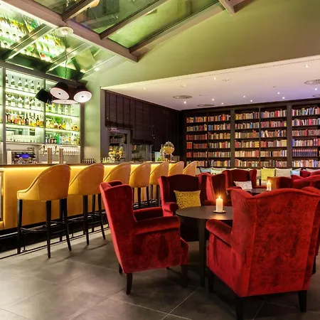 Park Plaza Hotel 4*
