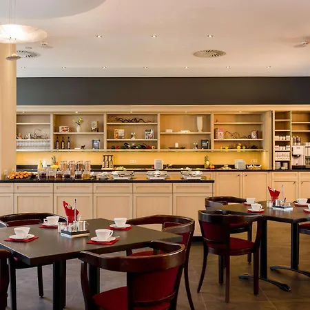Park Plaza Отель