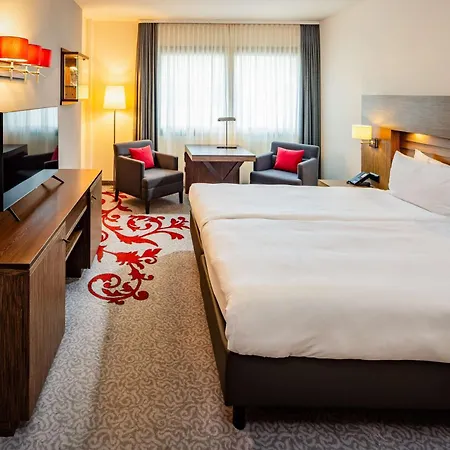 Отель Park Plaza 4*