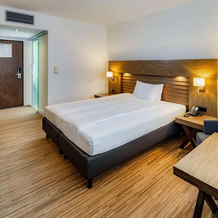 Park Plaza 4*