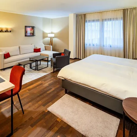 Park Plaza Hotel 4*