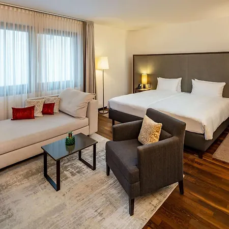 Park Plaza 4*