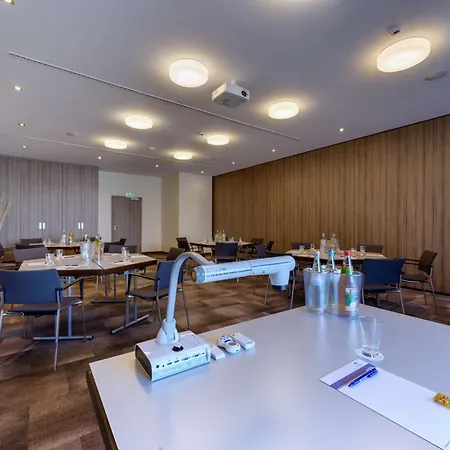Park Plaza 4*