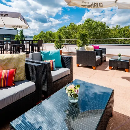 Park Plaza 4*