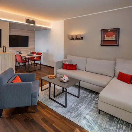Park Plaza 4*
