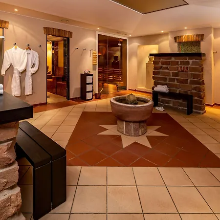 فندق Park Plaza 4*