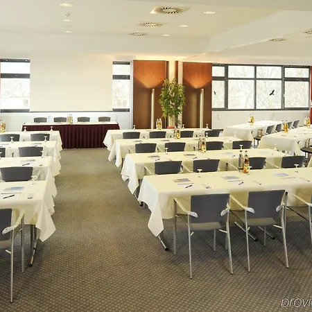 Park Plaza Отель