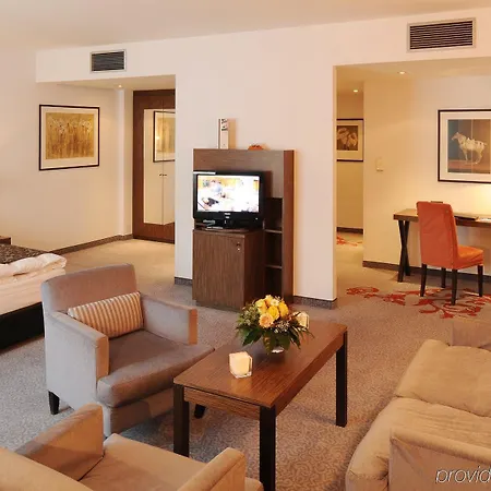 Park Plaza Отель 4*