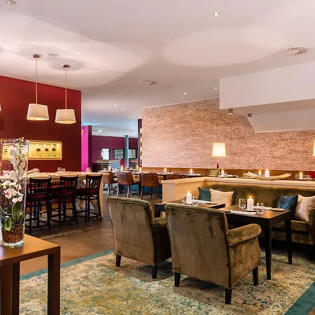 Park Plaza Отель